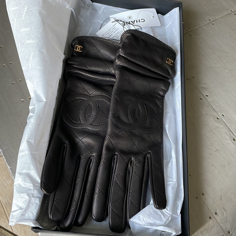 Chanel black leather classic gold logo quilted gloves winter sz 7.5 - Picture 2 of 10